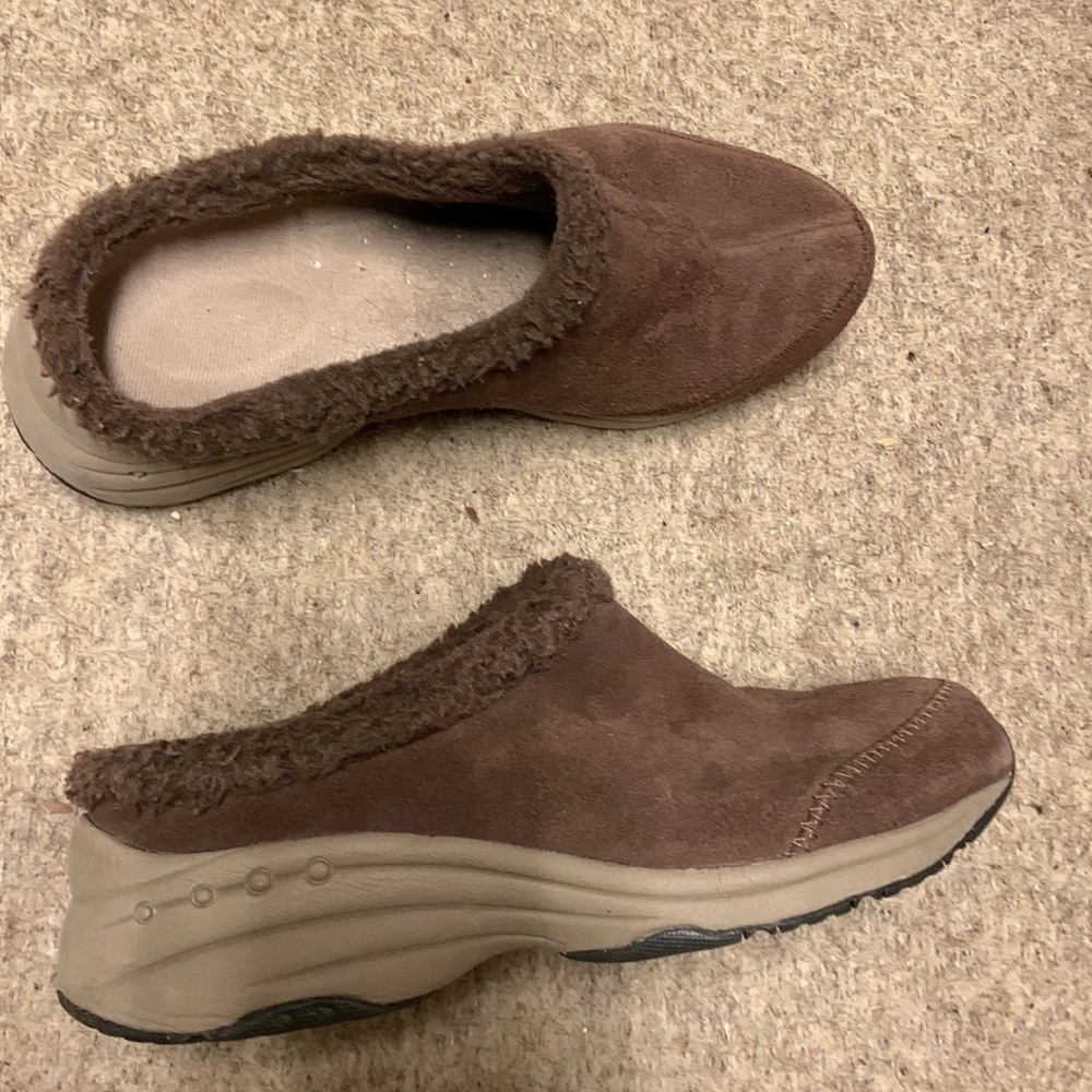 Easy Spirt Slippers sz7 suede